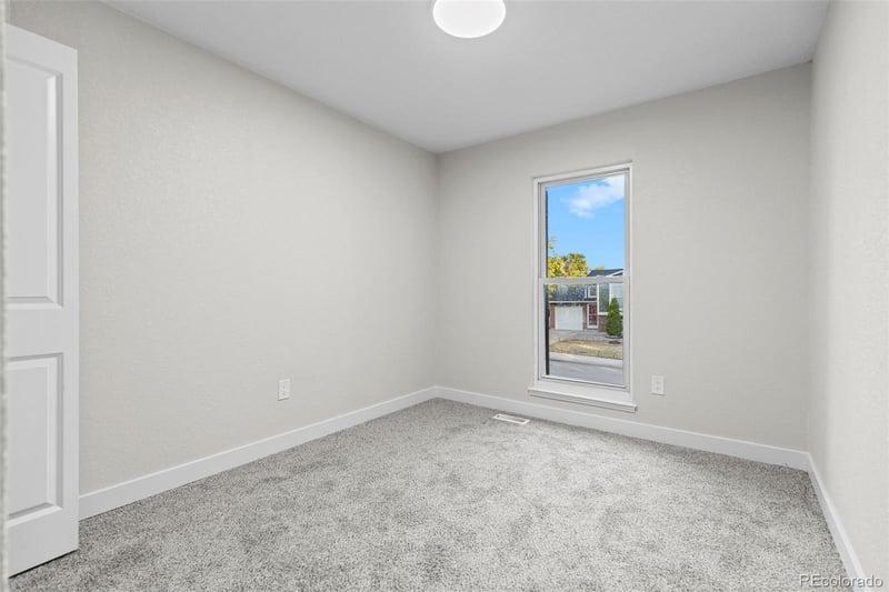 18842 E Oregon Dr, Aurora, CO 80017