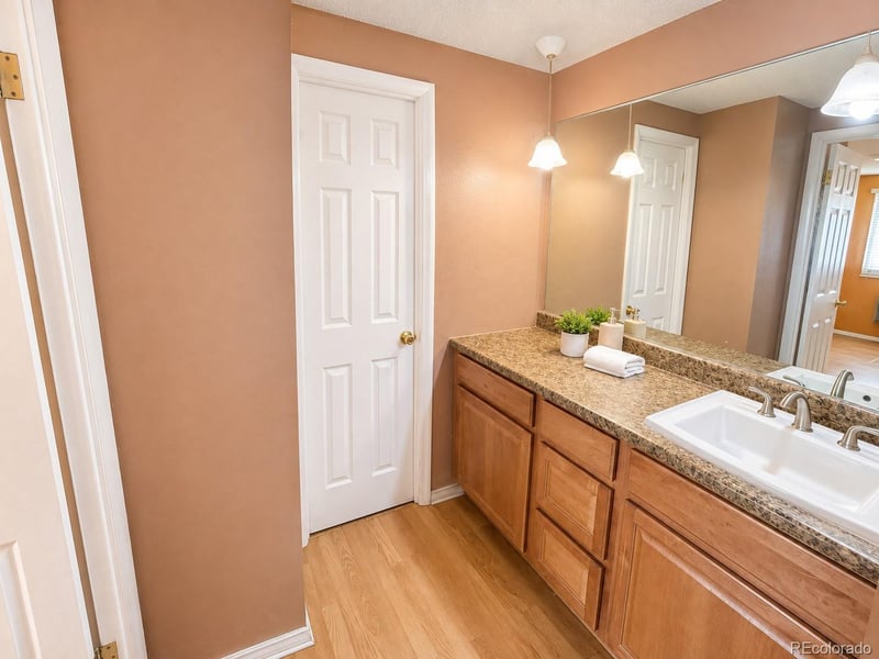 1306 S Parker Rd #166, Denver, CO 80231