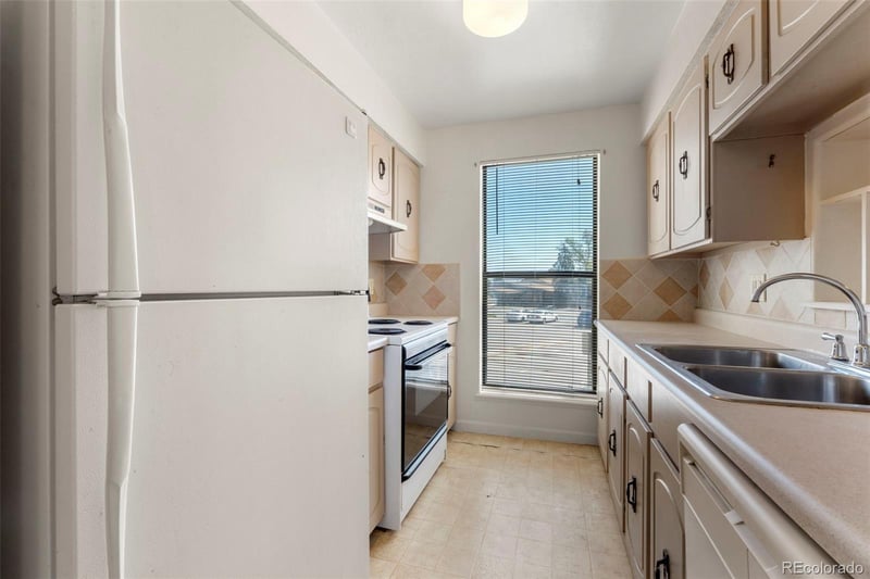 3662 S Granby Way #J05, Aurora, CO 80014