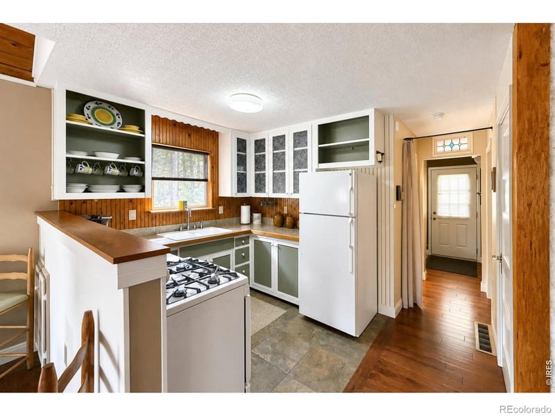 745 Hickory Dr, Lyons, CO 80540