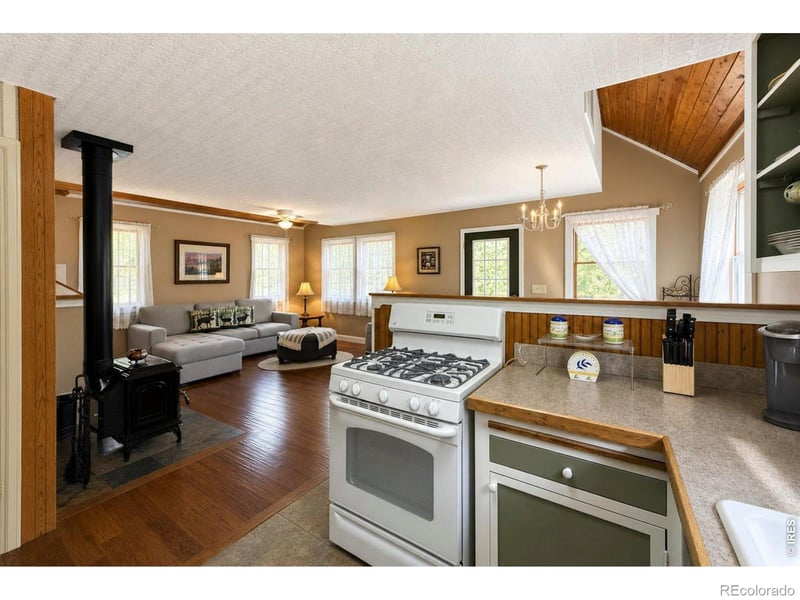 745 Hickory Dr, Lyons, CO 80540