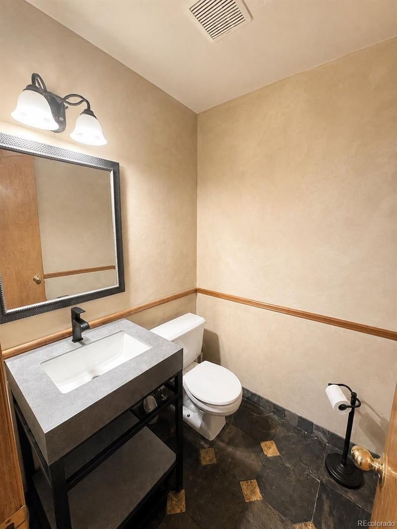 2041 Sandhurst Dr, Castle Rock, CO 80104