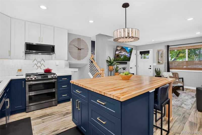 1374 Dover St, Broomfield, CO 80020