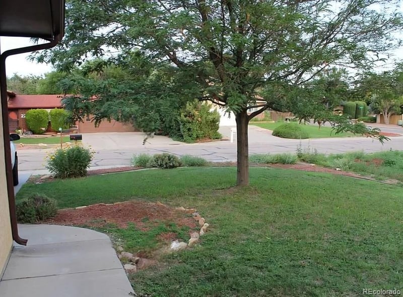 2 Bitterweed Ct, Pueblo, CO 81001