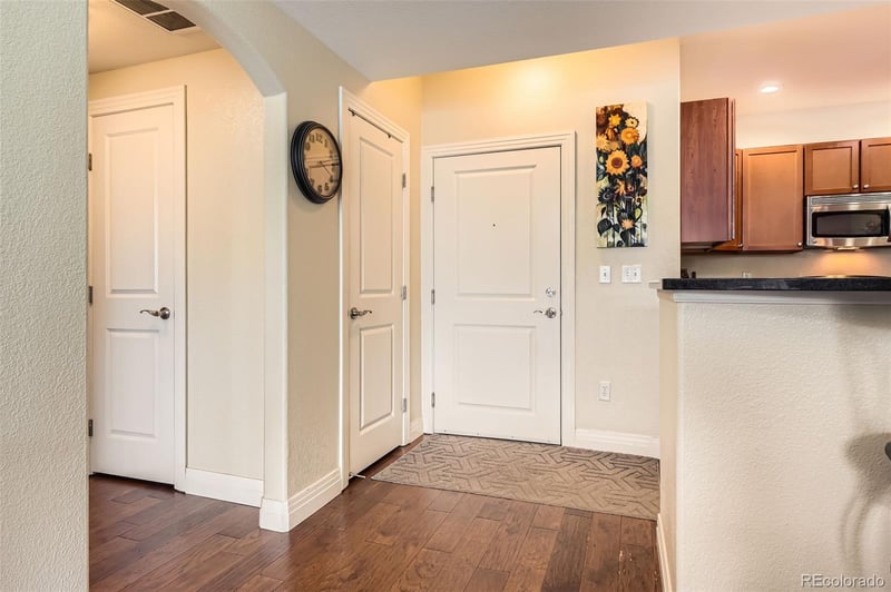 9019 E Panorama Cir #D207, Englewood, CO 80112