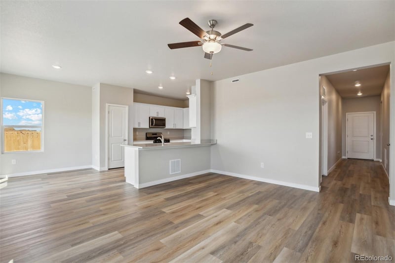 48185 Shetland Dr, Bennett, CO 80102