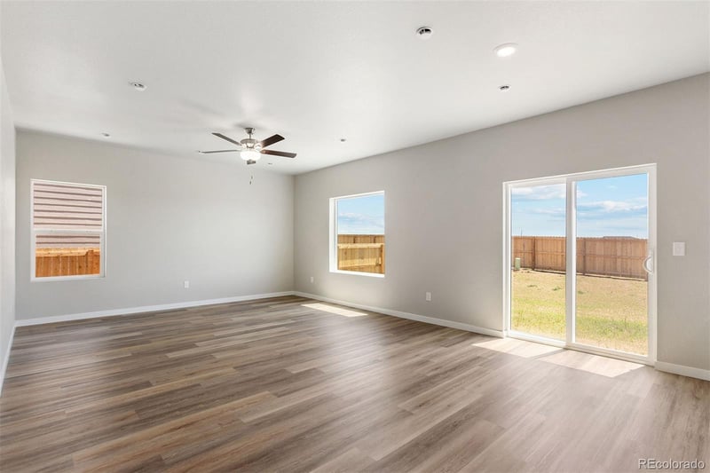 48150 Shetland Dr, Bennett, CO 80102