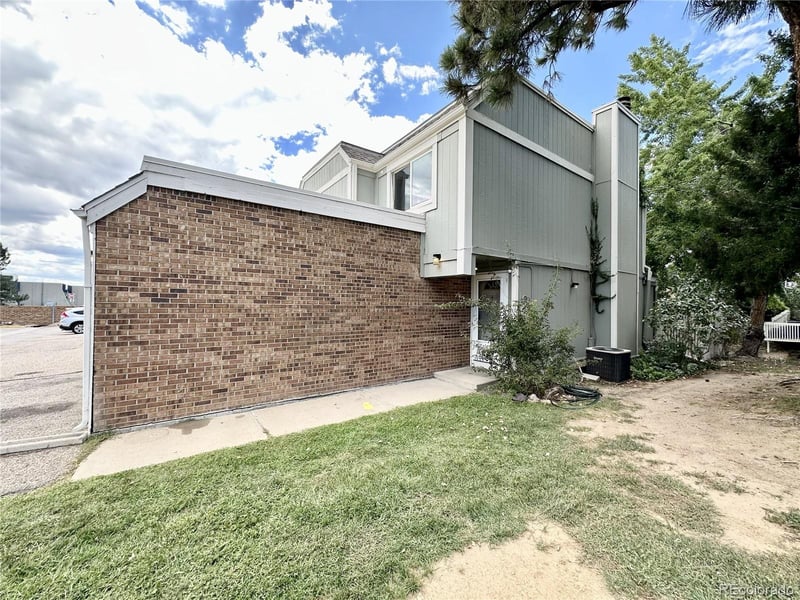2910 S Parker Ct, Aurora, CO 80014