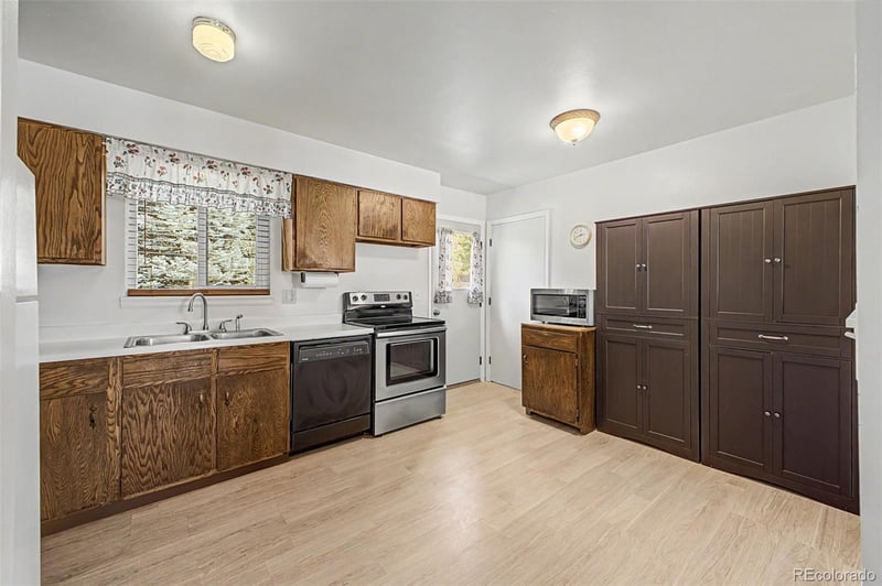 914 S Macon St, Aurora, CO 80012