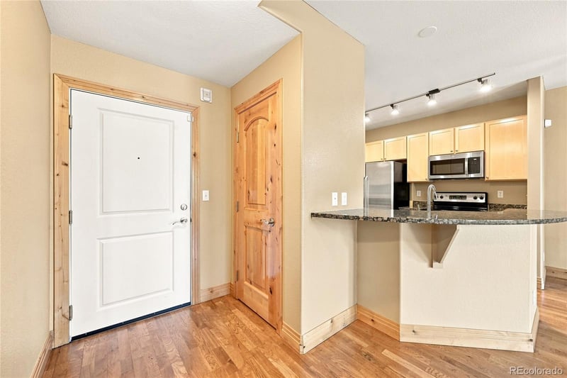 9079 E Panorama Cir #414, Englewood, CO 80112