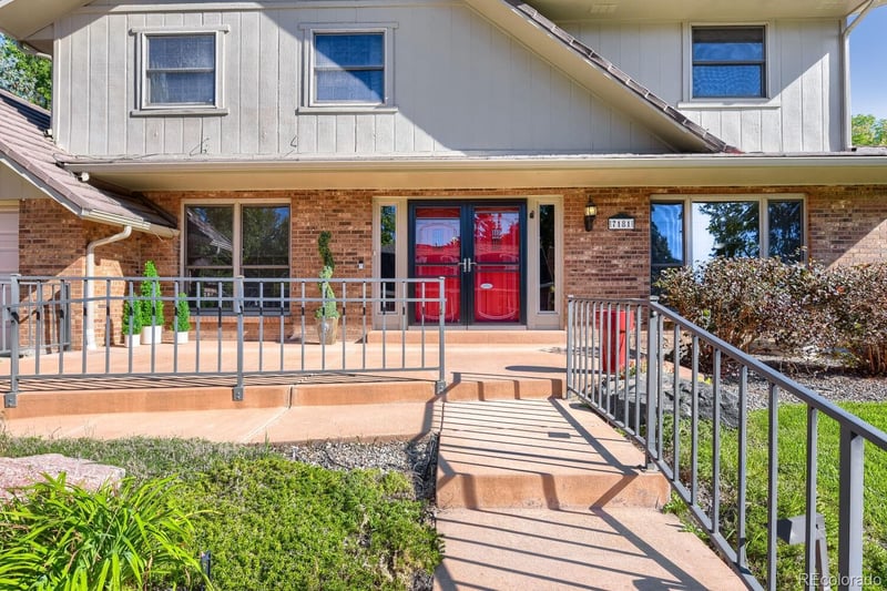 7181 W Morraine Dr, Littleton, CO 80128