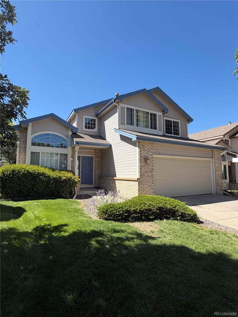 2221 S Moline Ct, Aurora, CO 80015
