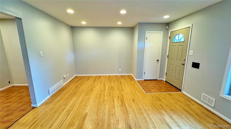 6644 S Race Cir, Centennial, CO 80121