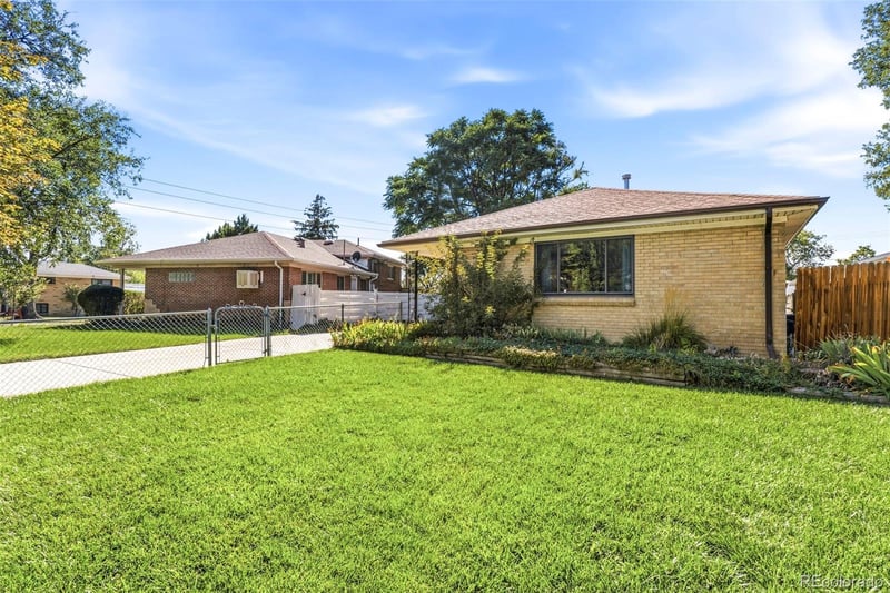 2309 Oakland St, Aurora, CO 80010