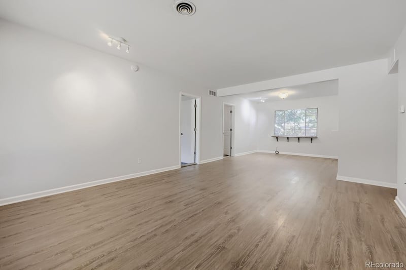 716 Scranton Ct, Aurora, CO 80011