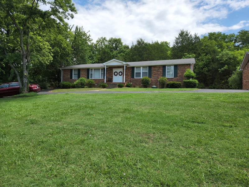 1008 Center Point Rd #A-B, Hendersonville, TN 37075
