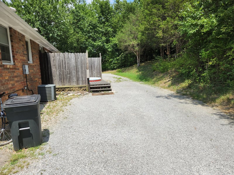 1008 Center Point Rd #A-B, Hendersonville, TN 37075