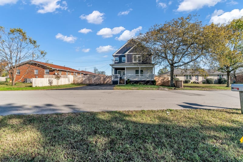 110 Ten Throw Dr, Lebanon, TN 37087