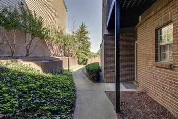 137 W End Pl, Nashville, TN 37205