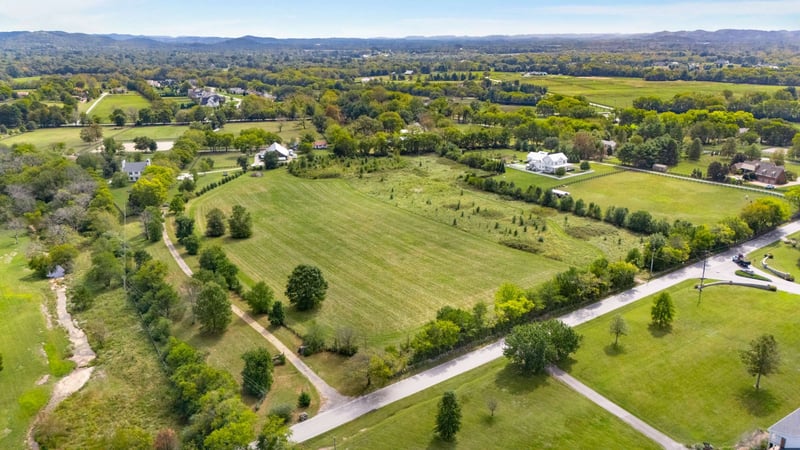 1816 Old Natchez Trce, Franklin, TN 37069