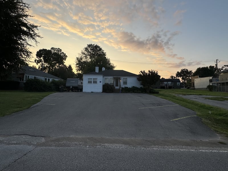 628 W Iris Dr, Nashville, TN 37204