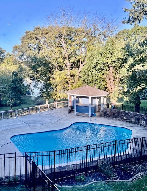 181 Lake Valley Rd, Hendersonville, TN 37075