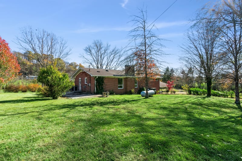 2621 Knob Creek Rd, Columbia, TN 38401