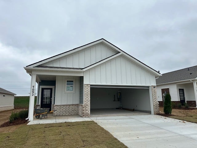 7062 Lang Ave, White House, TN 37188