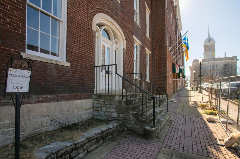 706 N Main St, Columbia, TN 38401