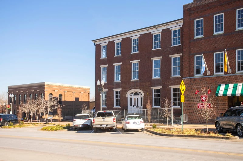 706 N Main St, Columbia, TN 38401