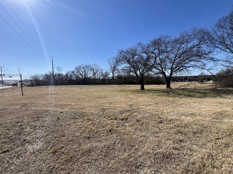 98 Volunteer Dr, Hendersonville, TN 37075