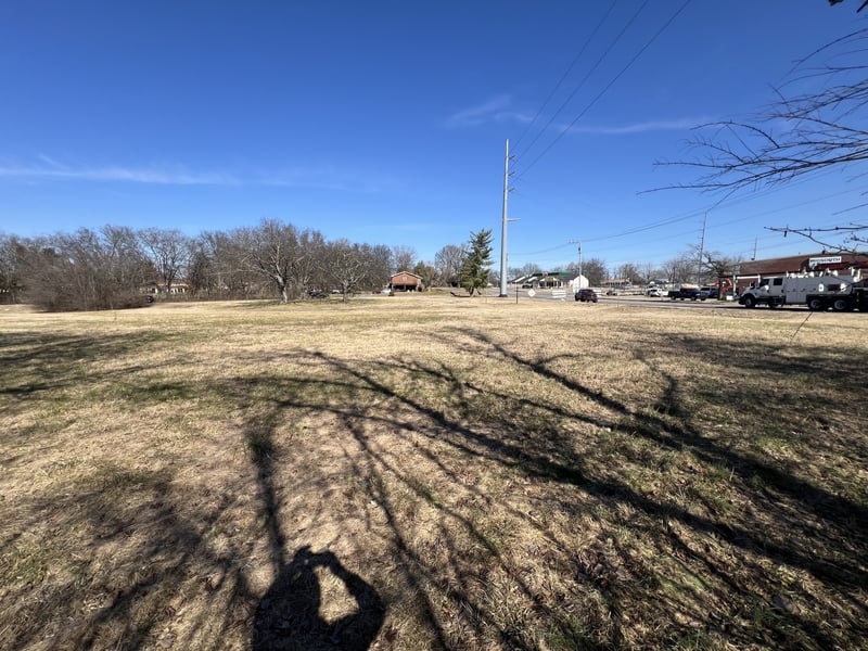 98 Volunteer Dr, Hendersonville, TN 37075