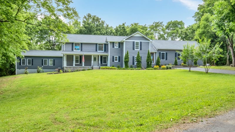 557 Forest Retreat Rd, Hendersonville, TN 37075