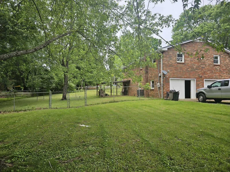 1207 Old Charlotte Rd, White Bluff, TN 37187