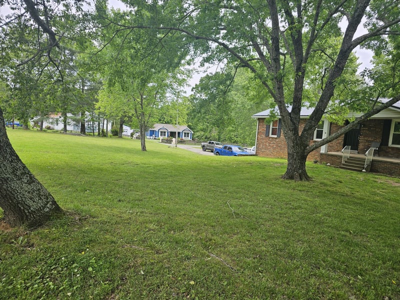 1207 Old Charlotte Rd, White Bluff, TN 37187