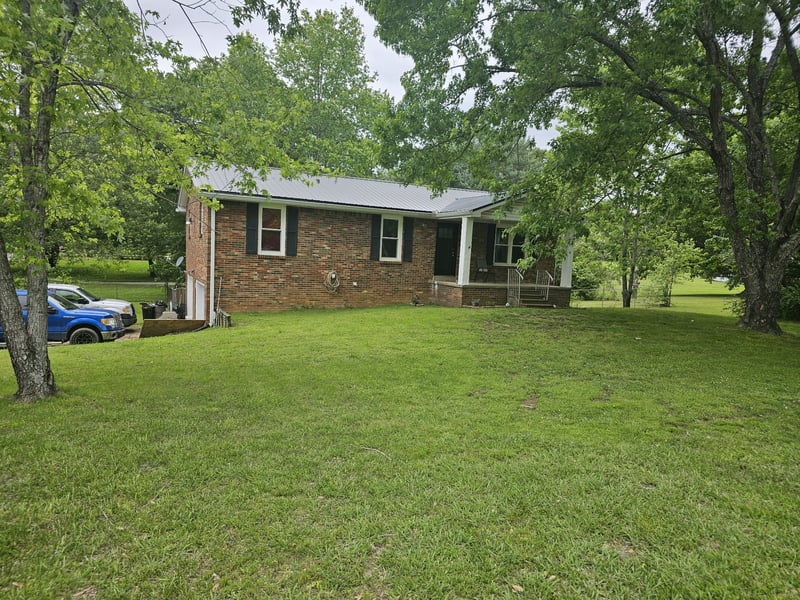 1207 Old Charlotte Rd, White Bluff, TN 37187
