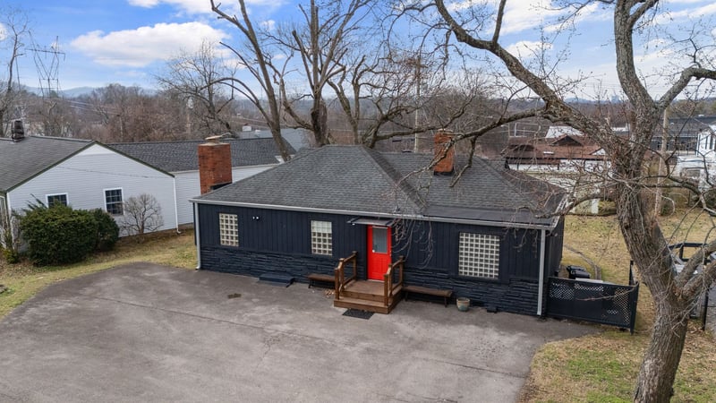 2825 Azalea Pl, Nashville, TN 37204