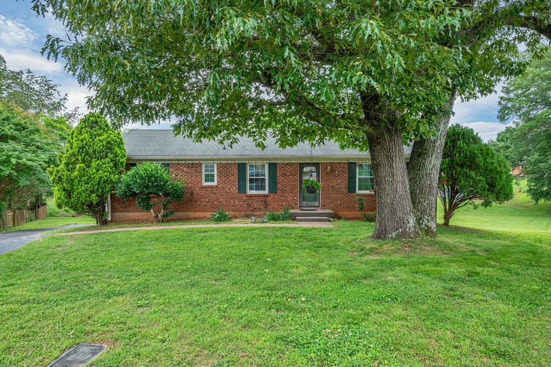 1006 Hillcrest Cir, Pleasant View, TN 37146