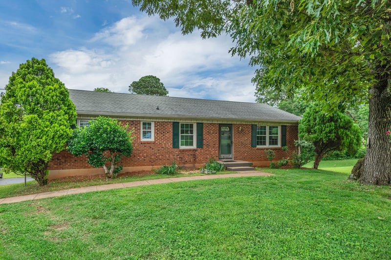 1006 Hillcrest Cir, Pleasant View, TN 37146