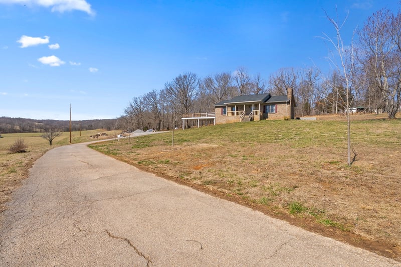 928 Red Bird Ln, Cumberland Furnace, TN 37051