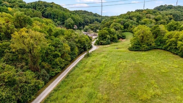 10 Hillenglade Dr, Nashville, TN 37207