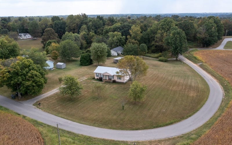 560 Gregory Rd, Westmoreland, TN 37186