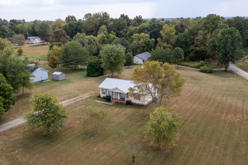 560 Gregory Rd, Westmoreland, TN 37186