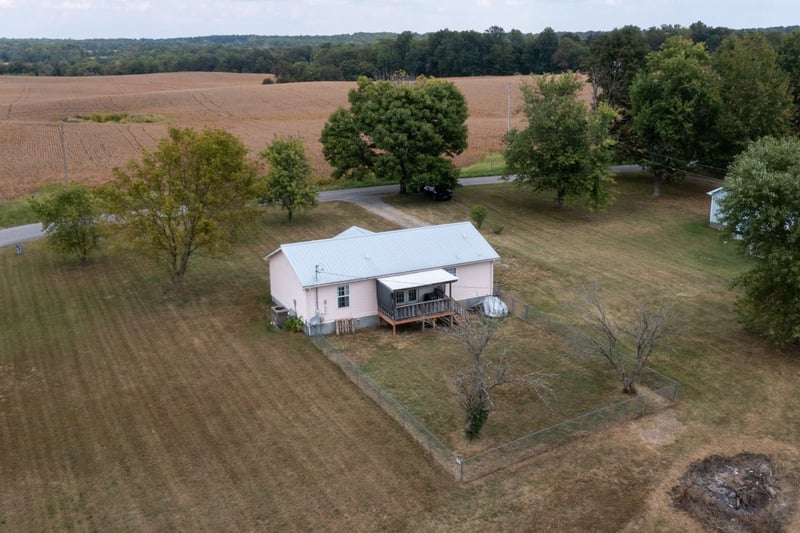 560 Gregory Rd, Westmoreland, TN 37186