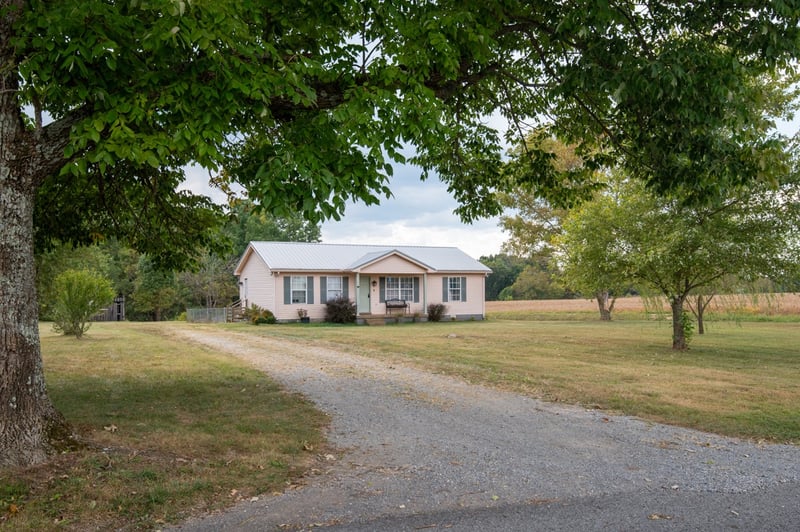 560 Gregory Rd, Westmoreland, TN 37186