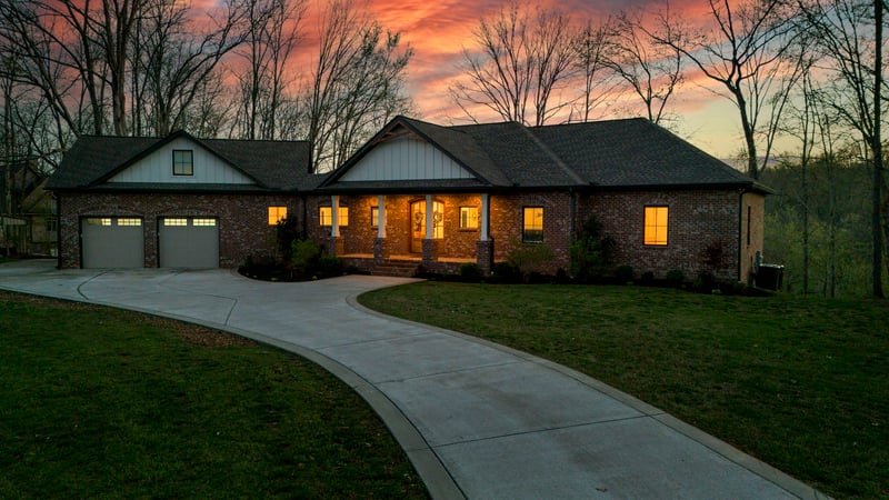 1017 Cliff View Dr, Kingston Springs, TN 37082