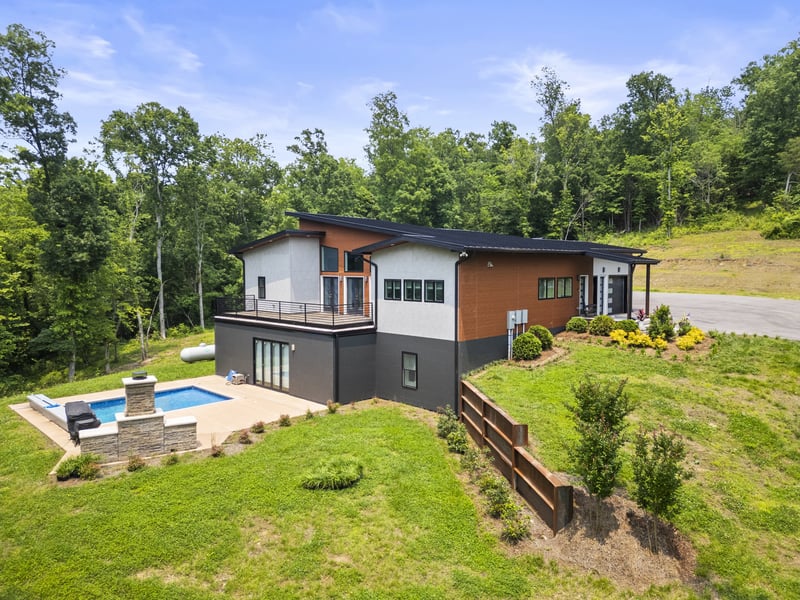 349 Chipman Rd, Bethpage, TN 37022