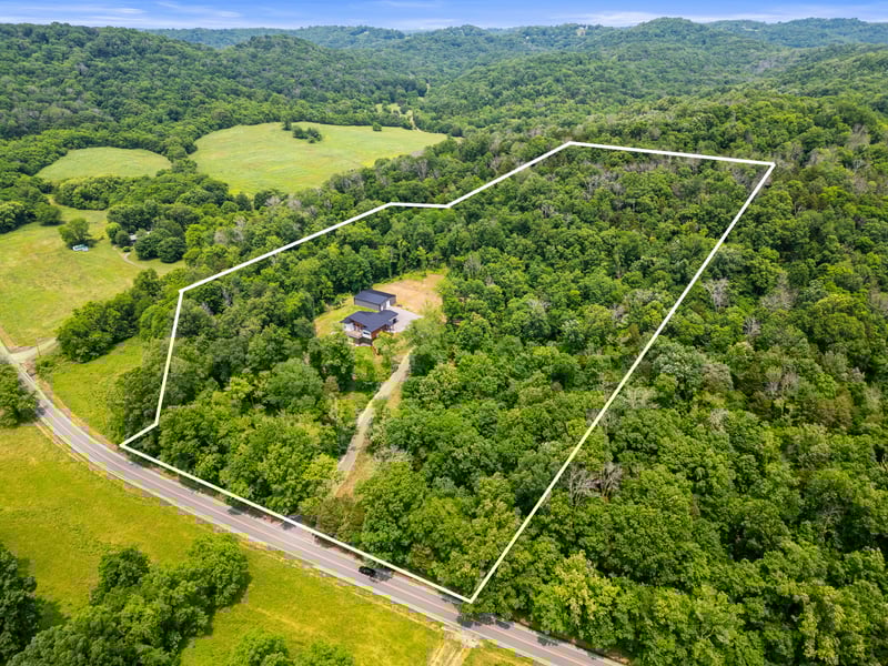 349 Chipman Rd, Bethpage, TN 37022