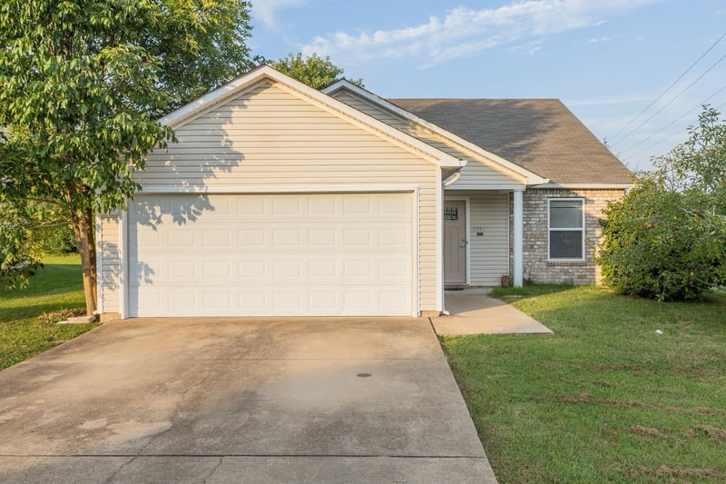 2761 Sutherland Dr, Thompsons Station, TN 37179