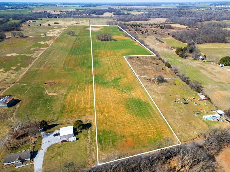 1 Smith Rd, Cedar Hill, TN 37032